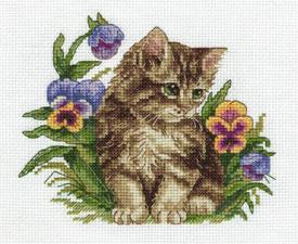 Набор для вышивания Кларт "Котёнок в фиалках". Размер - 17 х 15 см.