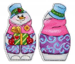 ТМ Жар-птица | Набор для вышивания на пластиковой канве "Снеговик с подарками". Размер - 7,5 х 13 см