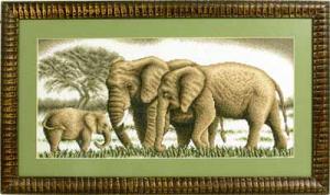 Слоны.Великолепное семейство. Размер - 40 х 19,5 см.