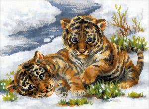 Тигрята в снегу. Размер - 40 х 30 см.